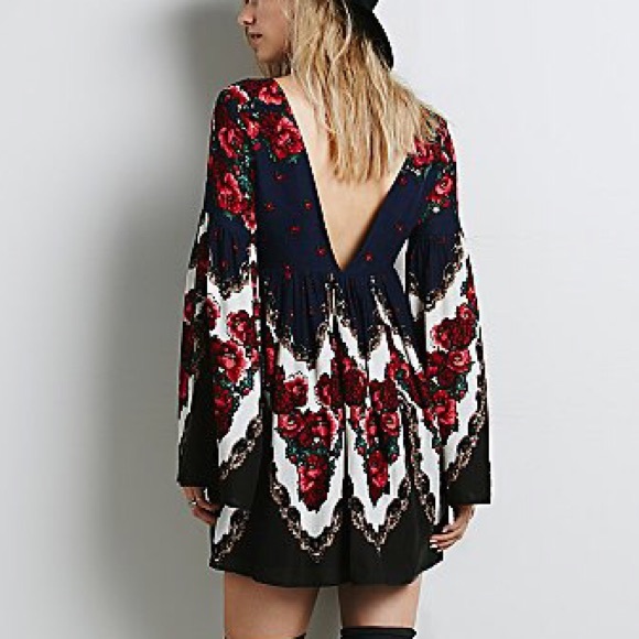 Flowy Floral Tapestry DRESS Bell Sleeve NEW - Picture 2 of 4